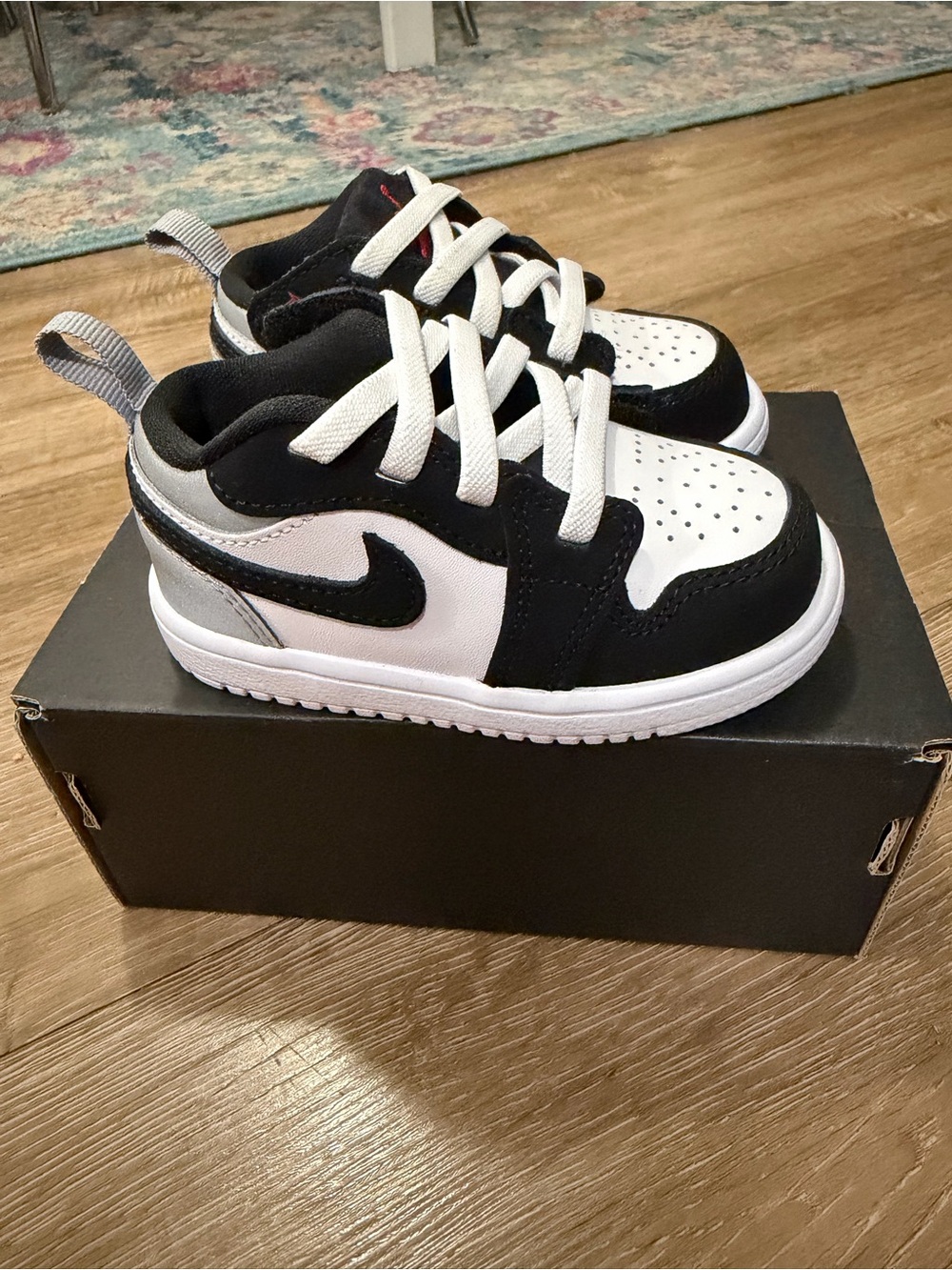 Nike Jordan 1 low Alt shoes